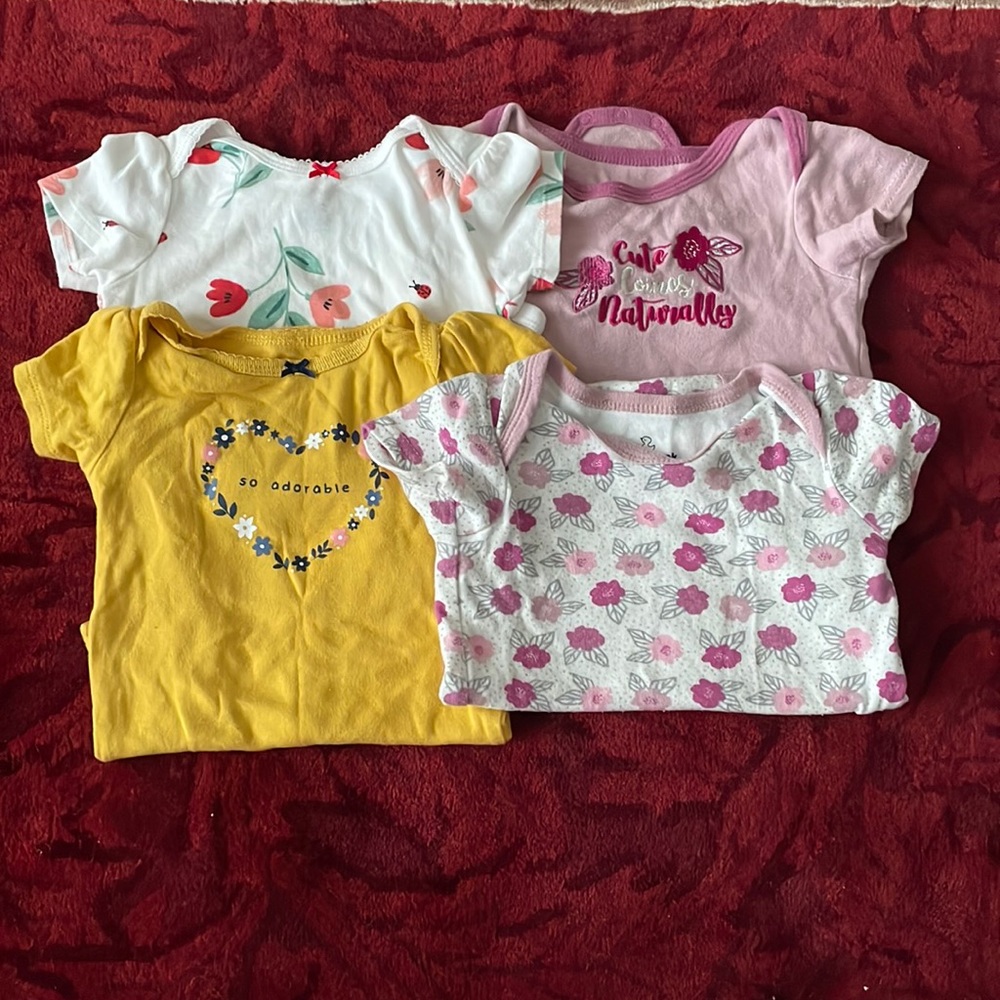 Bundle of 4 onesies